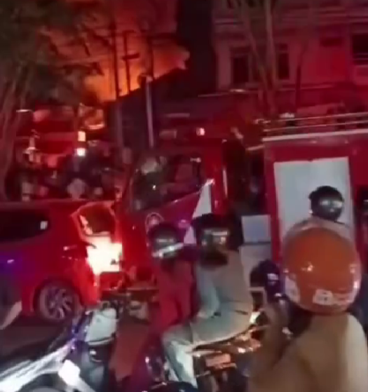 damkar tabrak mobil