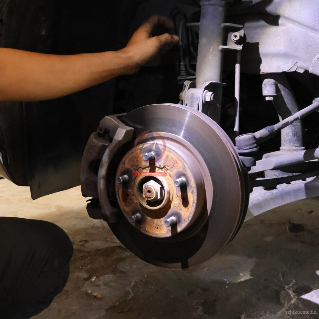 Roda Mobil Panas Berlebihan