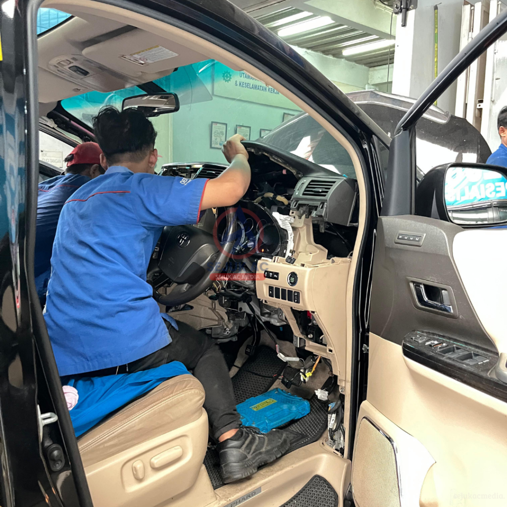 Service AC Mobil Alphard