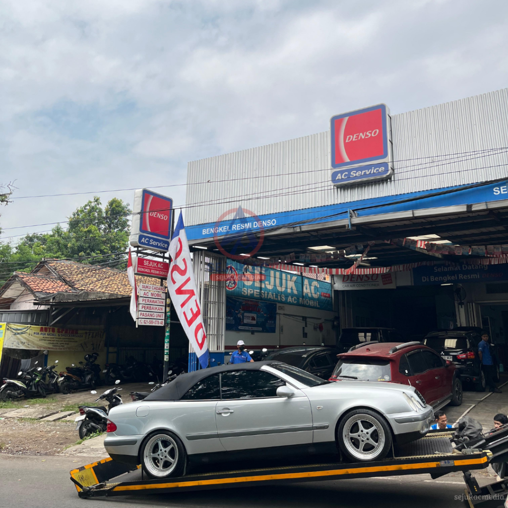 Cara menangani mobil terendam banjir