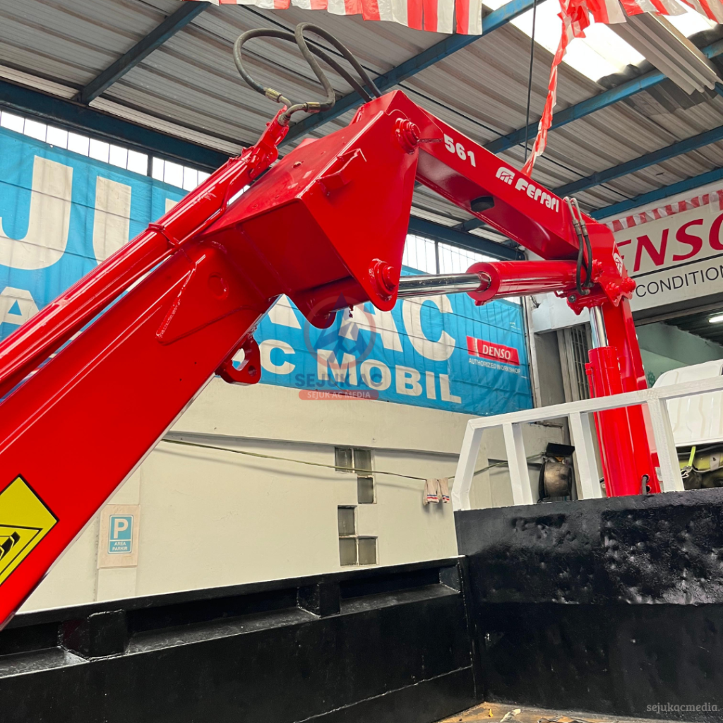 servis AC truk crane