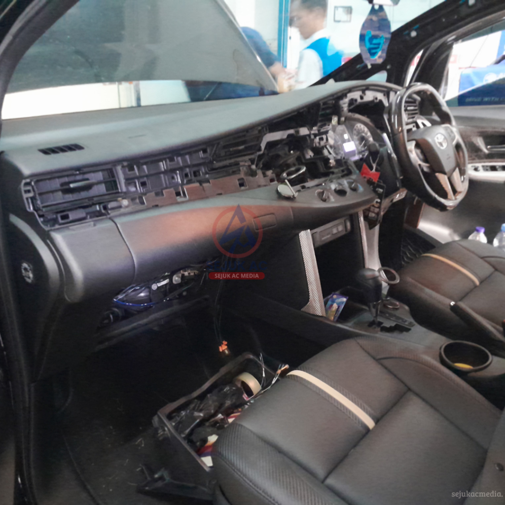AC Mobil Innova Reborn Panas