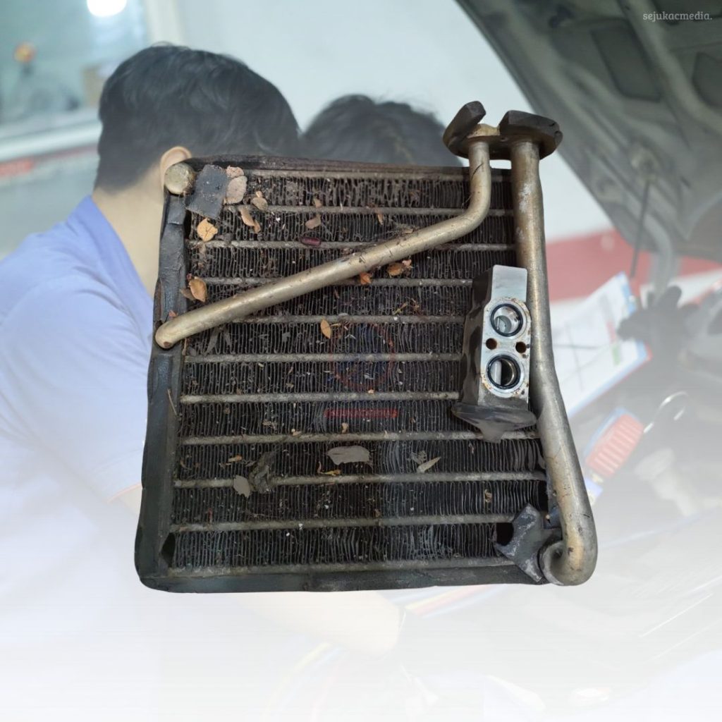AC Mobil Bau Saat Pertama Dihidupkan