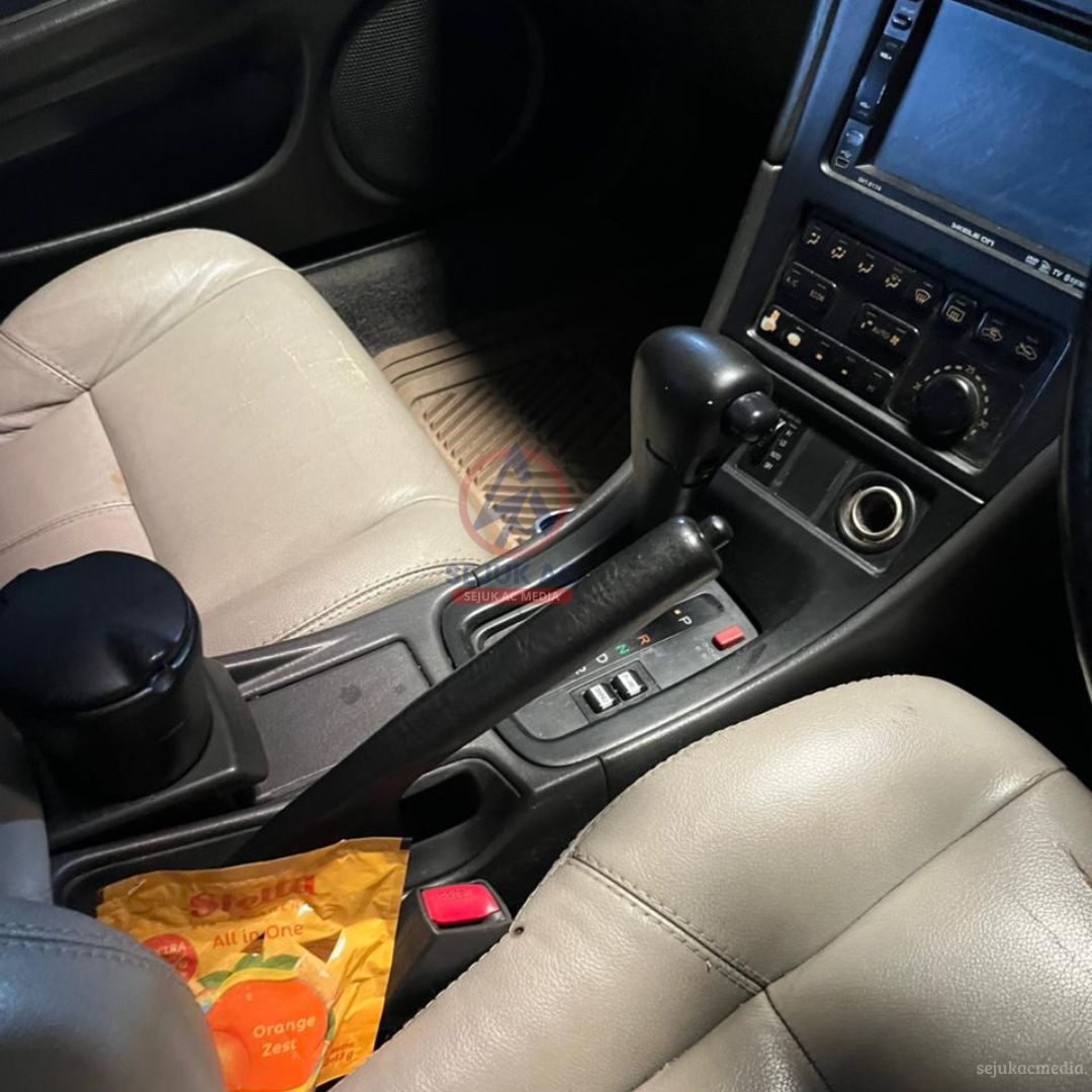 Rem Tangan Mobil Keras
