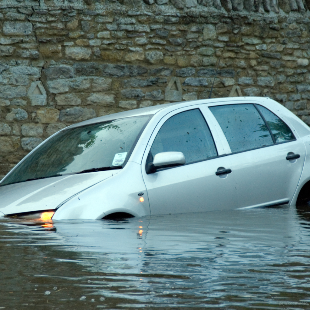 Mobil Kebanjiran