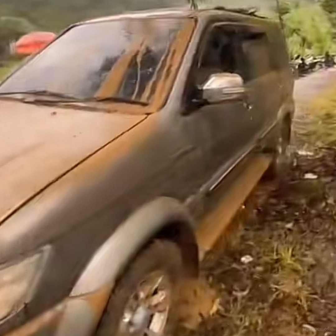 Isuzu Panther Terendam Banjir