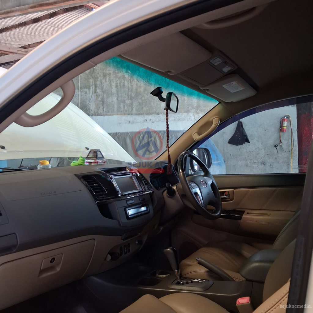 ac mobil bau seperti jamur