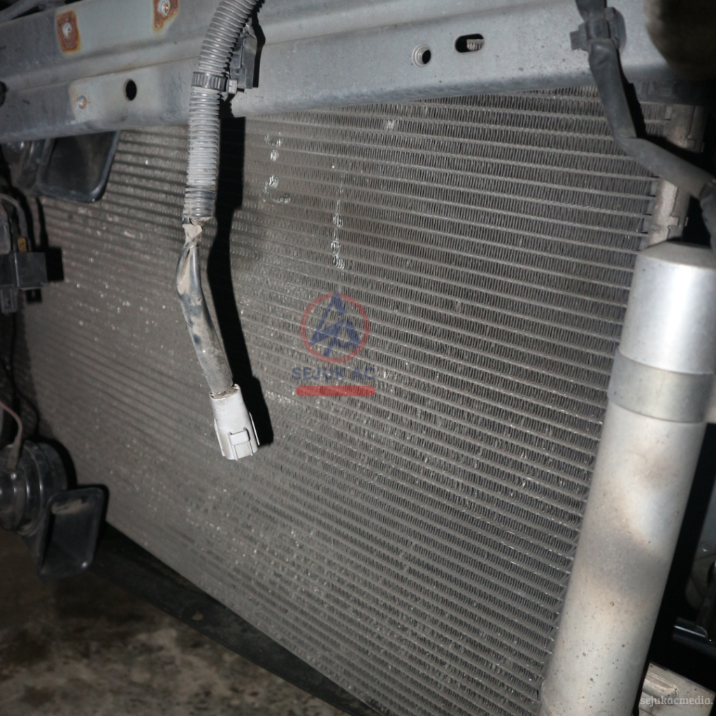 Penyebab Kondenser AC Mobil Bocor