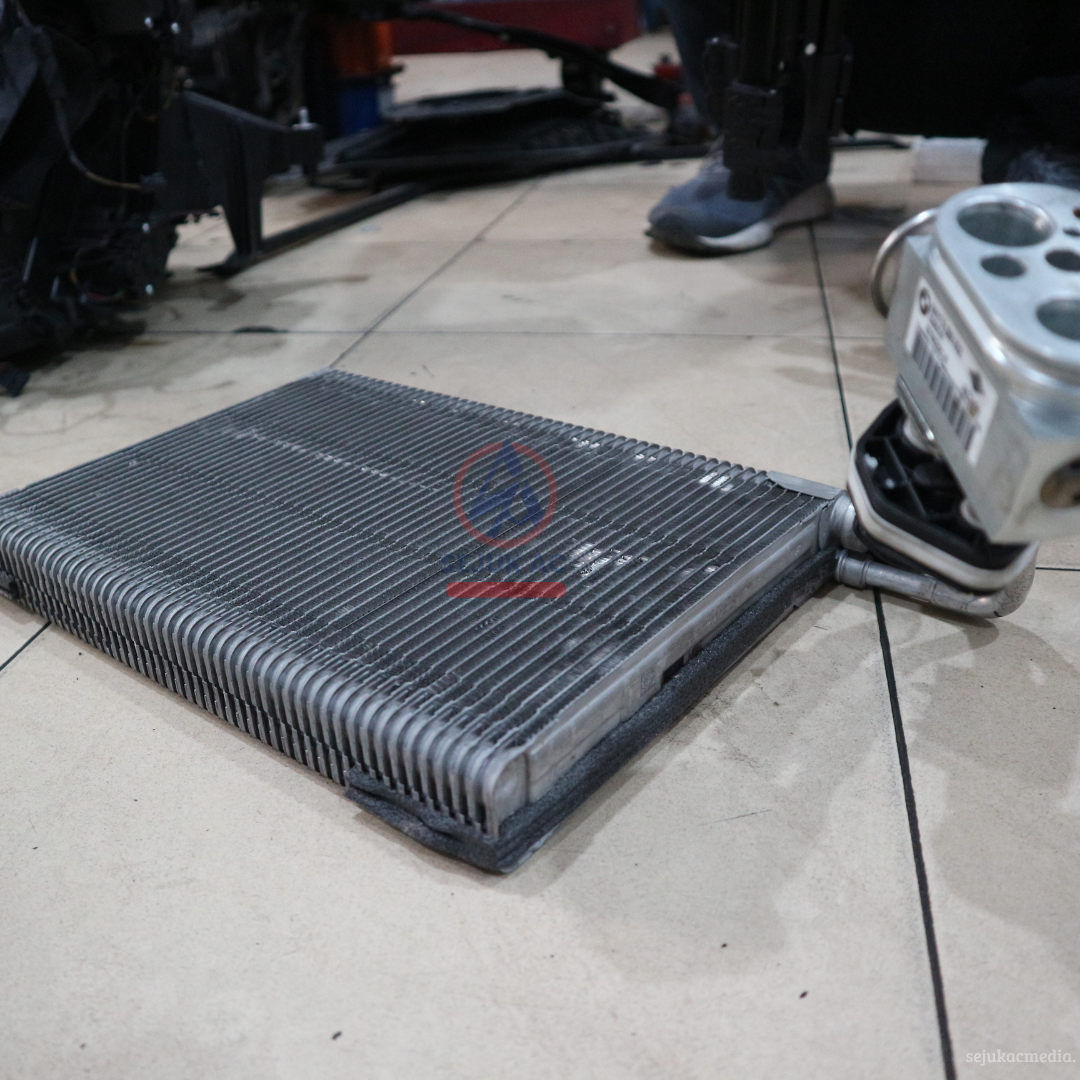 Evaporator ac mobil
