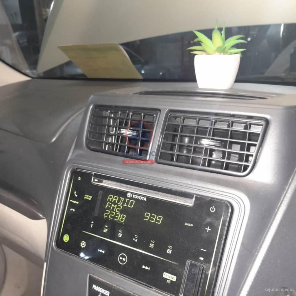 Penyebab AC Mobil Bau di Pagi Hari