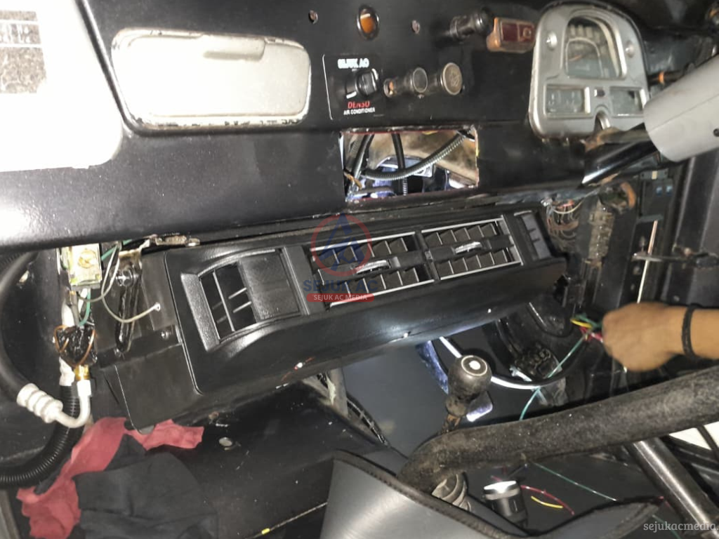 Penyebab AC Mobil Berisik