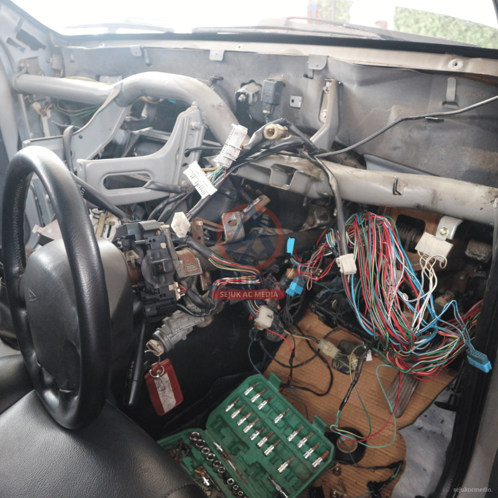 AC Dingin Sebelah Kiri/Kanan