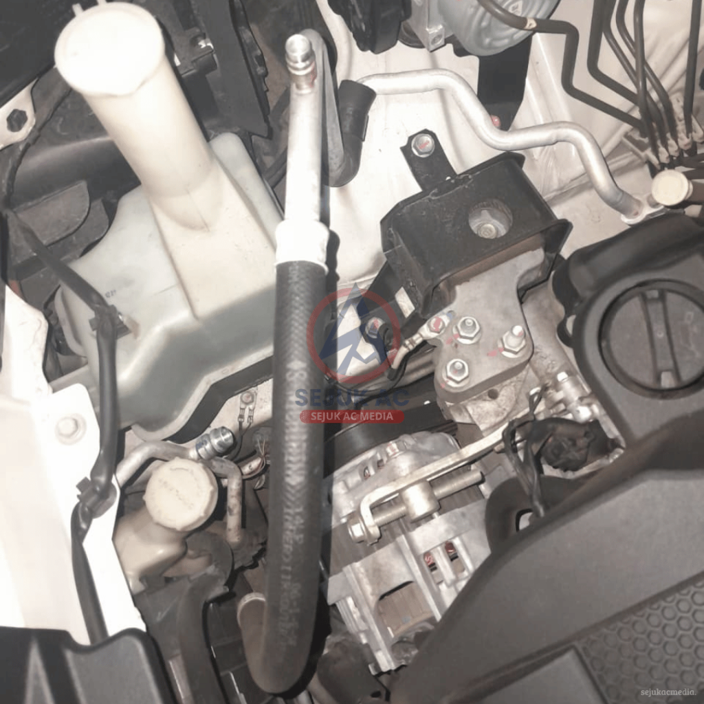 Selang AC Retak