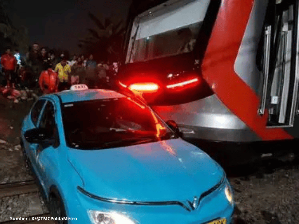 Penyebab mobil mogok di rel kereta