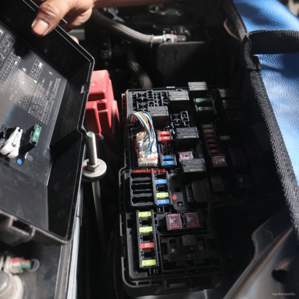 Cara Cek Relay AC Mobil   