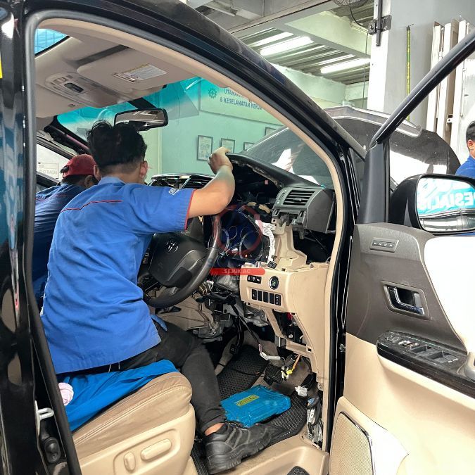 servis ac mobil harus bongkar dashboard