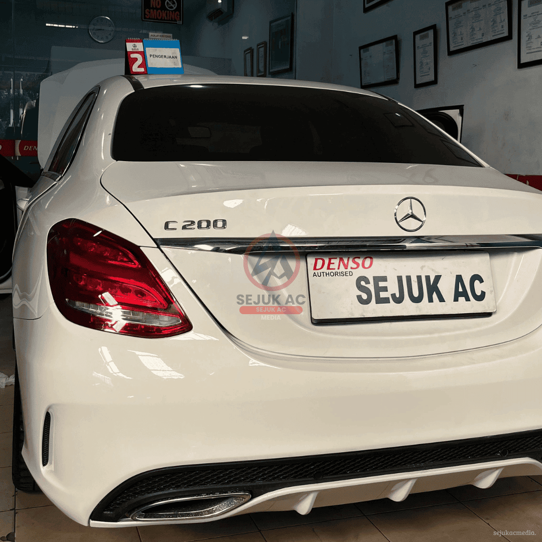tips mengendarai mobil saat macet