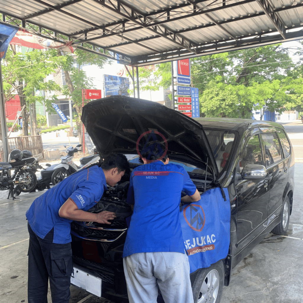 tips mengendarai mobil saat macet
