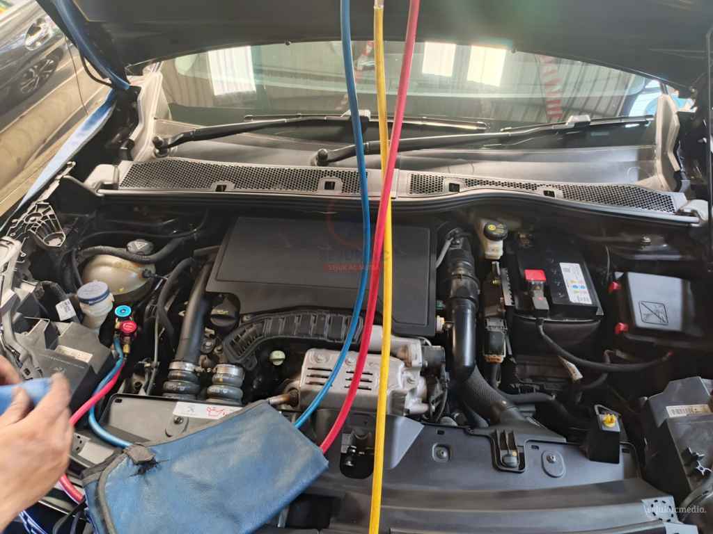 ac mobil berbunyi