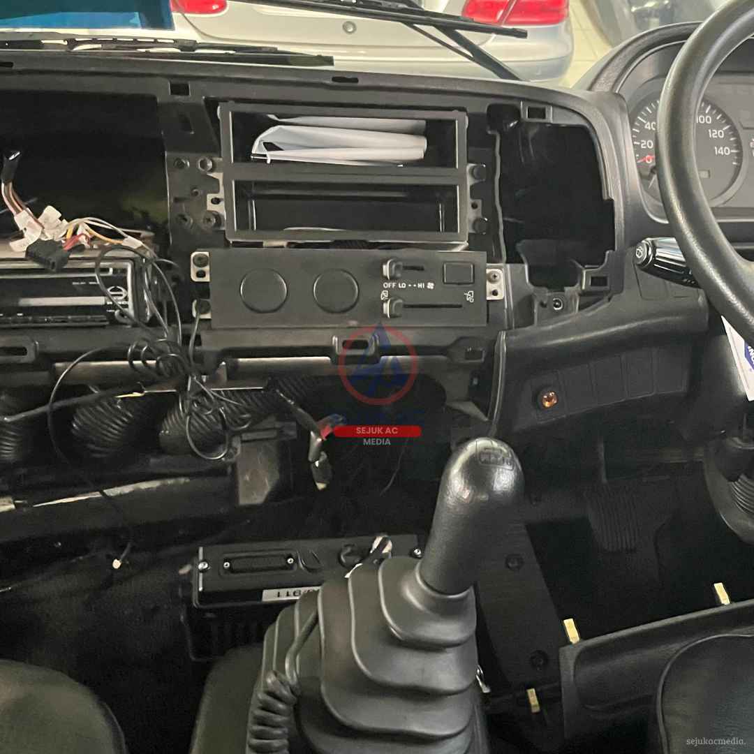 air ac mobil bocor di bawah dashboard