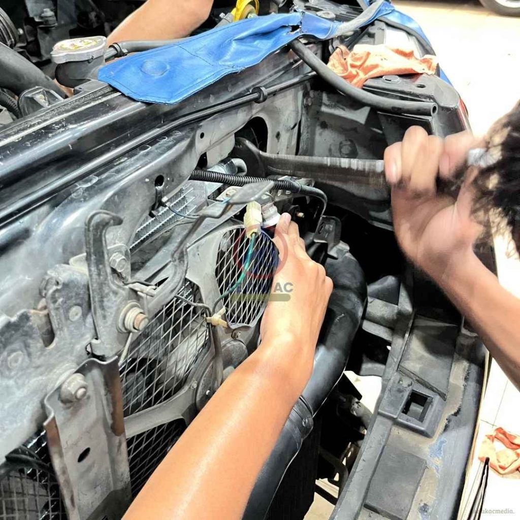 kipas radiator mobil berputar terus