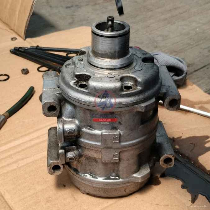 pemeriksaan cara kerja magnetic clutch ac mobil di bengkel ac mobil jakarta barat sejuk ac joglo