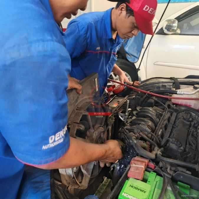 pemeriksaan kelistrikan blower di bengkel ac mobil jakarta barat sejuk ac