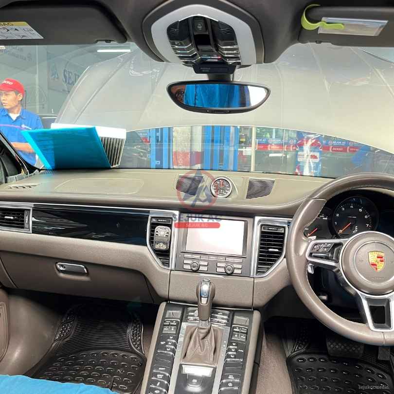 climate control mobil saat pemeriksaan di bengkel ac mobil terdekat sejuk ac joglo