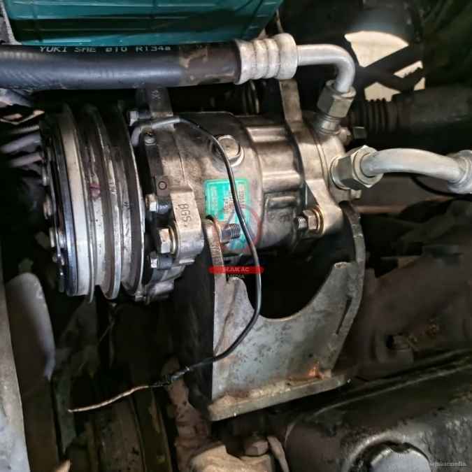 pemeriksaan fungsi selang ac mobil di bengkel ac mobil jakarta barat sejuk ac joglo