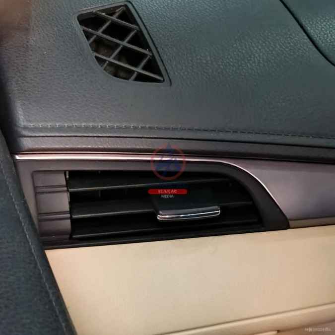 pemeriksaan kisi-kisi udara kabin di bengkel ac mobil jakarta barat sejuk ac joglo