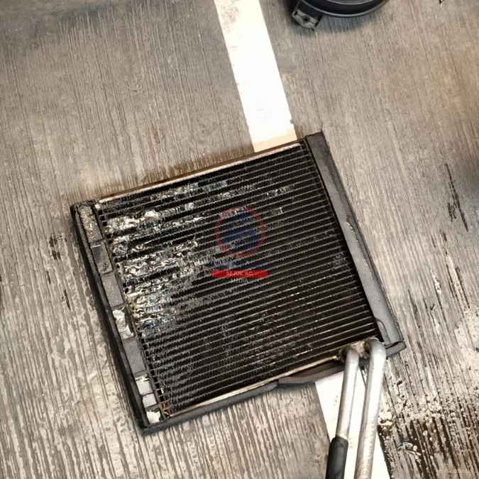 pemeriksaan evaporator dan umur blower ac mobil di bengkel ac mobil jakarta barat sejuk ac joglo