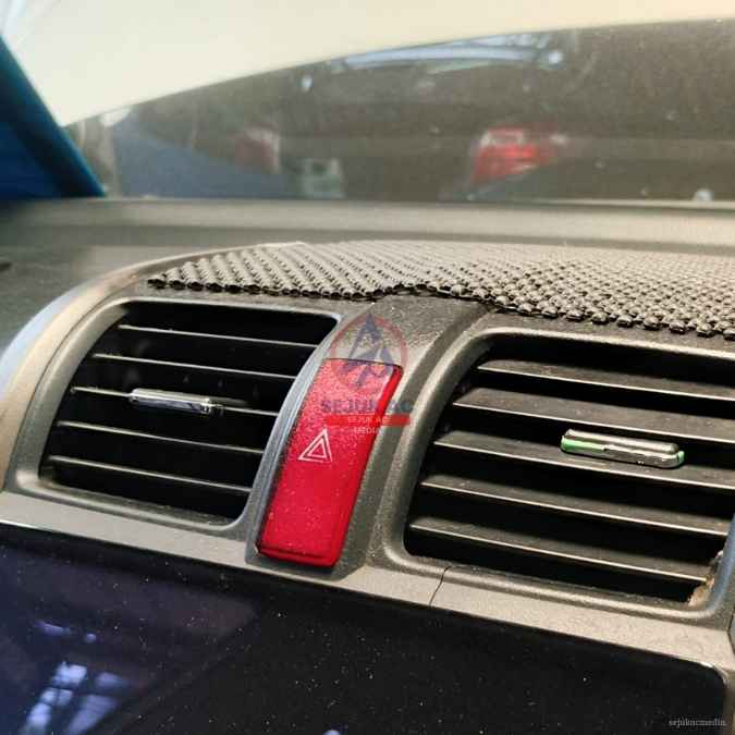 pemeriksaan kisi ventilasi kabin di bengkel ac mobil jakarta barat sejuk ac joglo