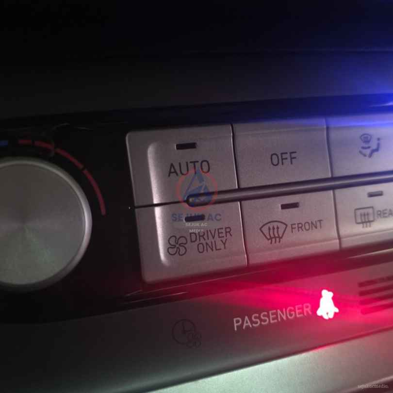 evaporator berlendir hitam pekat akibat merokok di dalam mobil di bengkel sejuk ac joglo jakarta barat