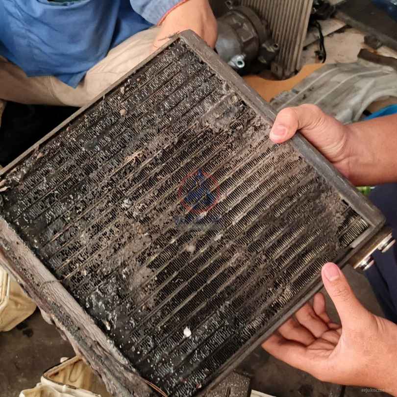 pembongkaran dasbor total untuk membersihkan evaporator akibat merokok di dalam mobil di sejuk ac joglo