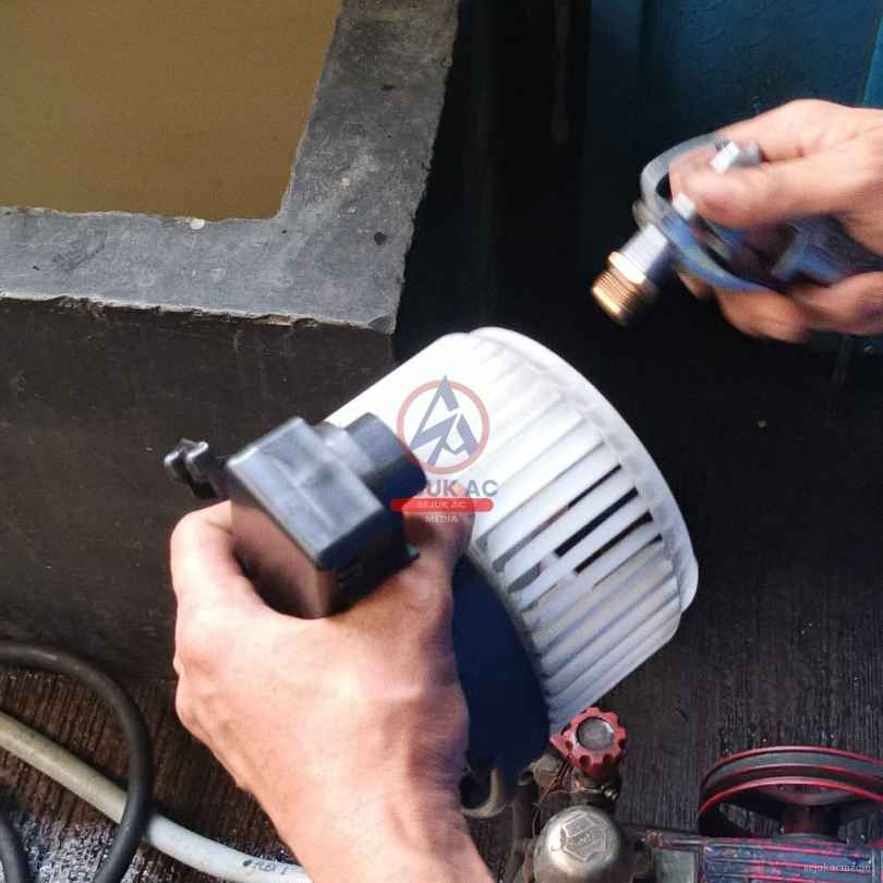 cara membersihkan blower ac mobil