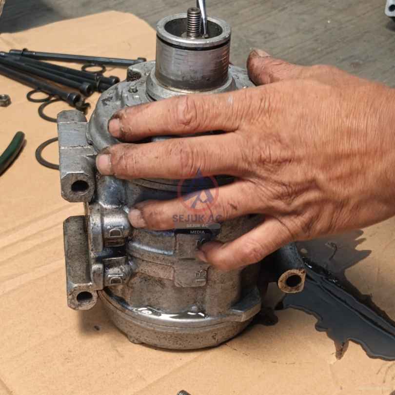Pemeriksaan dan cara menyetel katup ekspansi ac mobil di bengkel Sejuk AC Joglo Jakarta Barat