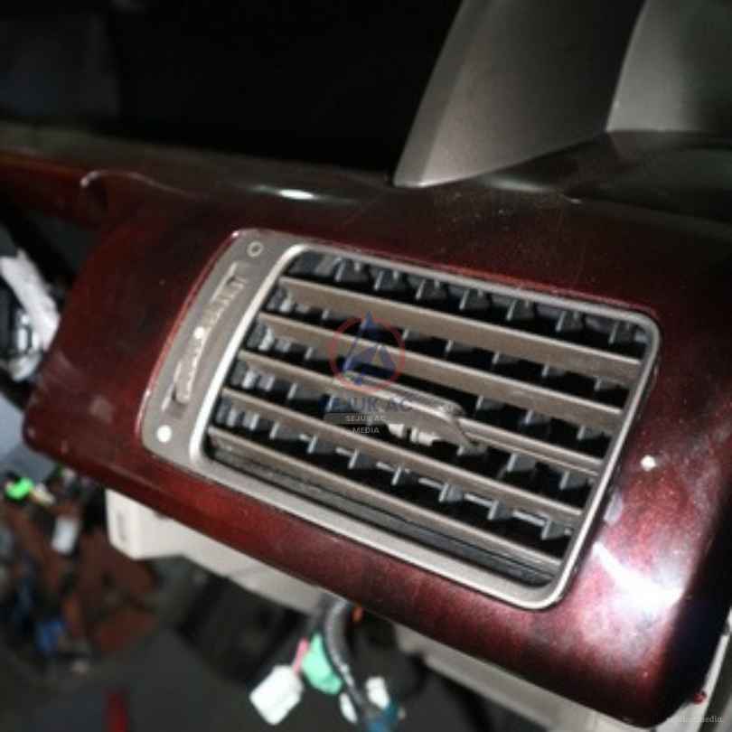 pemeriksaan kotak sekring dan fungsi sekring ac mobil di bengkel ac mobil jakarta barat sejuk ac joglo