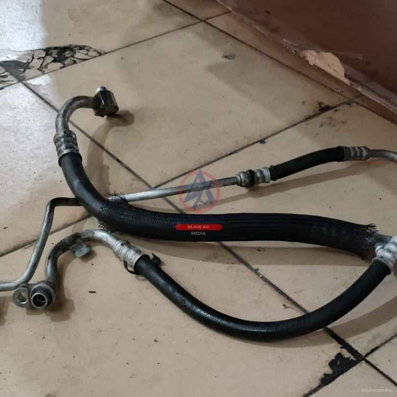 penyebab pipa ac mobil berembun